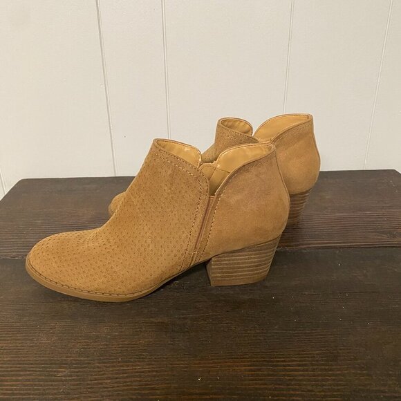 NWOT Fergie Bianca Ankle Boots/Booties. Tan. Size 8. - Picture 3 of 5